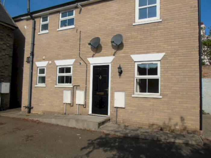 2 Bedroom Flat To Rent In Victoria Mews, Stowmarket, IP14