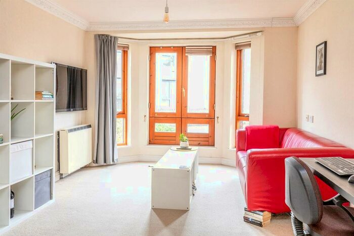 1 Bedroom Apartment For Sale In The Fosseway, Bristol, BS8