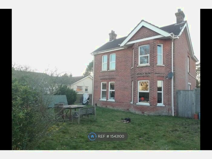 2 Bedroom Flat To Rent In Branksome, Poole, BH12