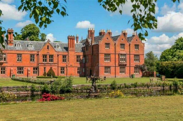 2 Bedroom Flat For Sale In Vale Royal Drive, Whitegate, Northwich, CW8