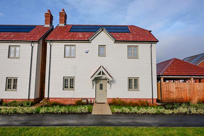 3 Bedroom Detached House For Sale In Wyatt Way, Wallingford, OX10