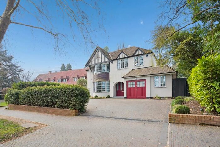 4 Bedroom Detached House To Rent In North Approach, Moor Park, HA6