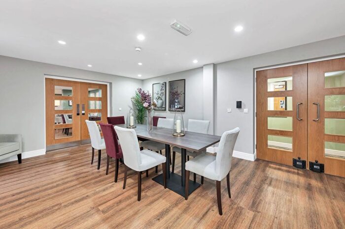 1 Bedroom Flat For Sale In Goodes Court, Royston, SG8