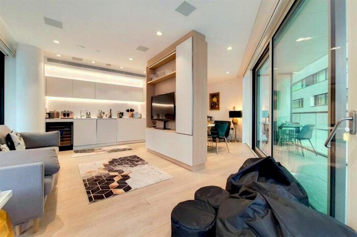 2 Bedroom Flat To Rent In Duchess Walk, London, SE1