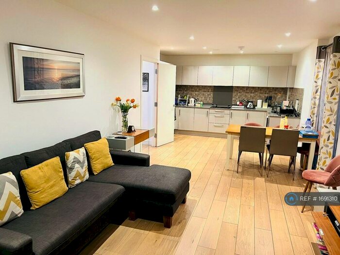 3 Bedroom Flat To Rent In Atlantic Building, London, E15