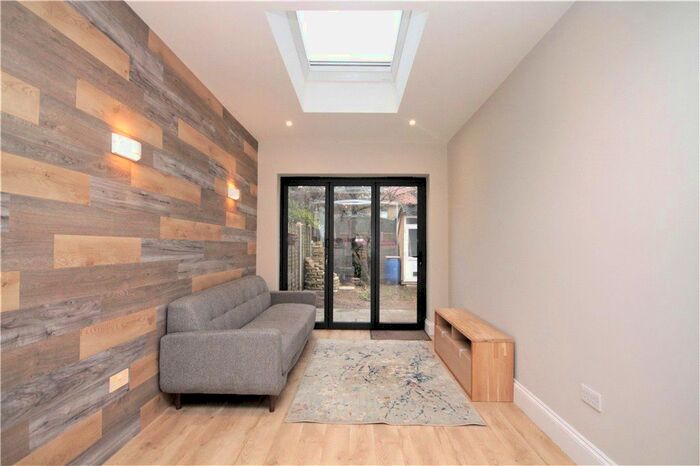 3 Bedroom Flat To Rent In Blenheim Gardens, Wallington SM6