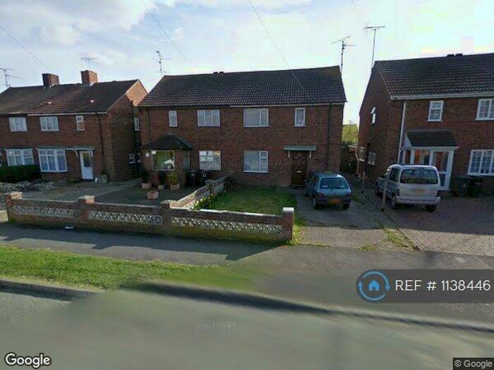 3 Bedroom Semi-Detached House To Rent In Rochford Garden Way, Rochford, SS4