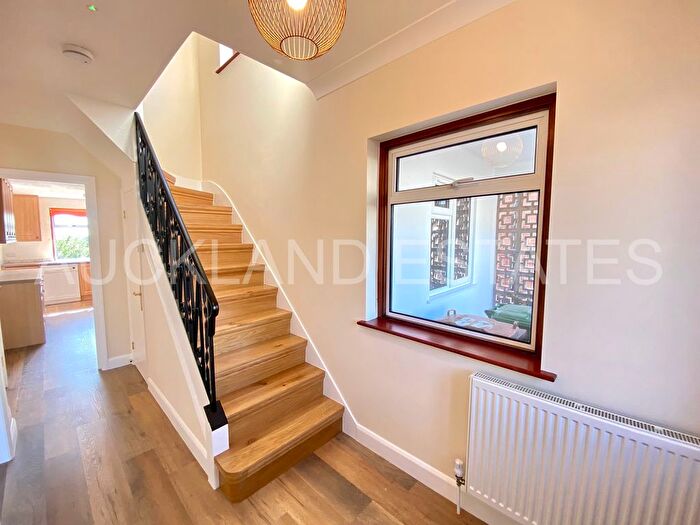 4 Bedroom Semi-detached House To Rent In Highview Gardens, Potters Bar, EN6