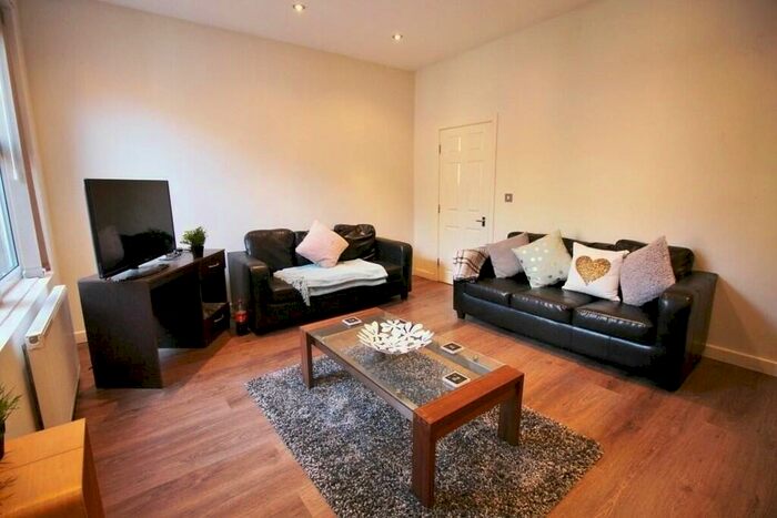 7 Bedroom Terraced House To Rent In Winston Gardens, Leeds, LS6