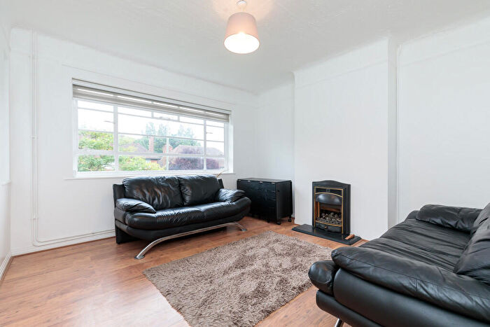 1 Bedroom Apartment To Rent In Ossulton Way, London, N2