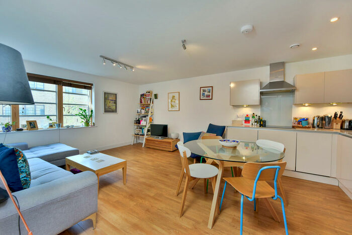 2 Bedroom Apartment To Rent In Mildmay Avenue, Islington, N1