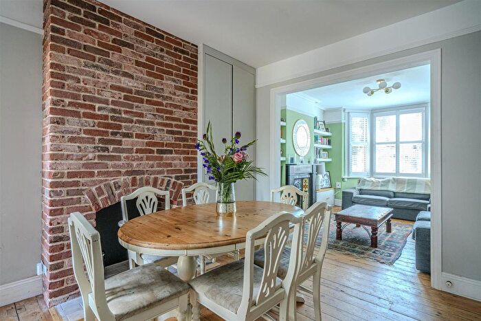 3 Bedroom Terraced House For Sale In Folly Lane, St. Albans, AL3