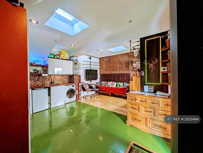 1 Bedroom Terraced House To Rent In Trafalgar Terrace, Brighton, BN1