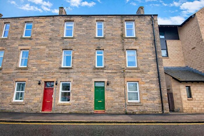 2 Bedroom Flat To Rent In Victoria Street, Perth, PH2