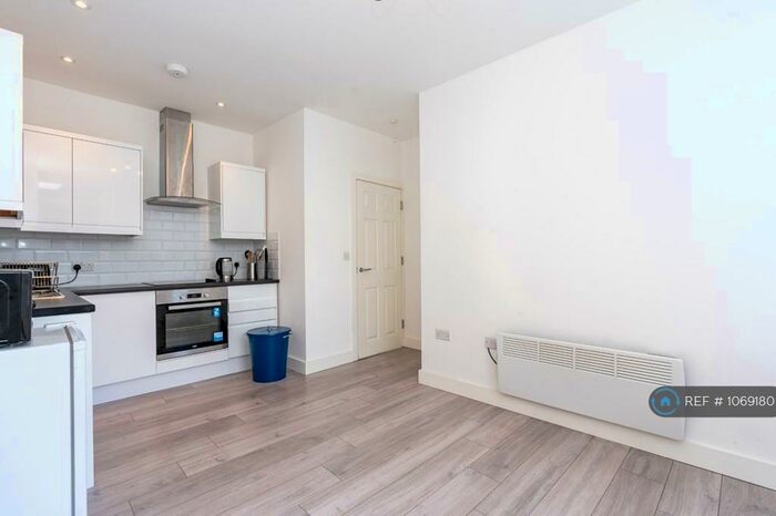 2 Bedroom Flat To Rent In Above Bar, Southampton, SO14