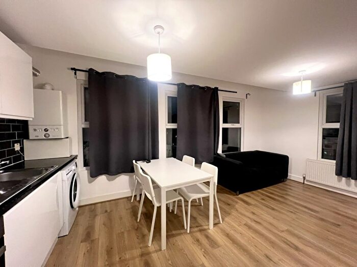 4 Bedroom Flat To Rent In Undine Street, SW17