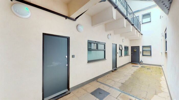 2 Bedroom Flat To Rent In The Island, Midsomer Norton, Radstock, BA3