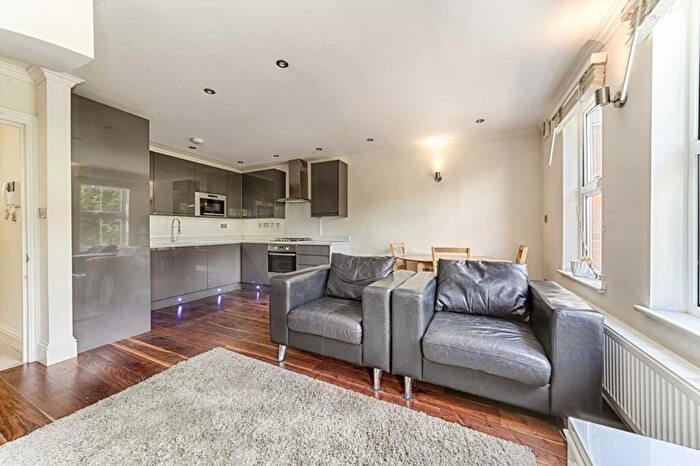 3 Bedroom Flat To Rent In Coldharbour Lane, London, SE5