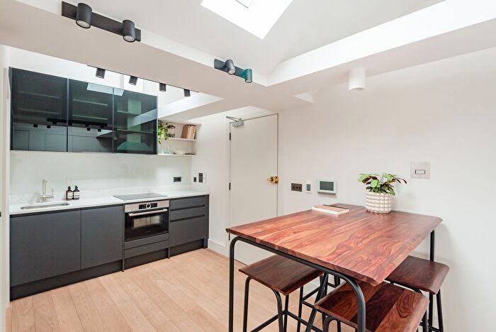 1 Bedroom Flat To Rent In - Notting Hill Gate, London, W11