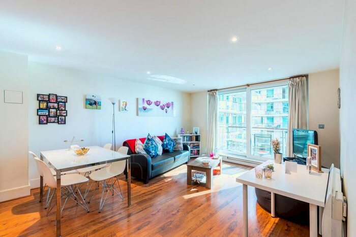2 Bedroom Flat To Rent In St George Wharf, Vauxhall, London, SW8