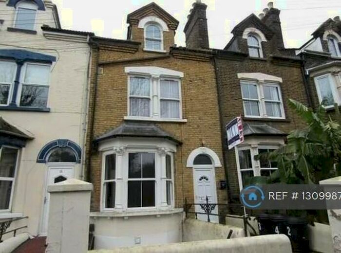 1 Bedroom Flat To Rent In Chatham, Chatham, ME4