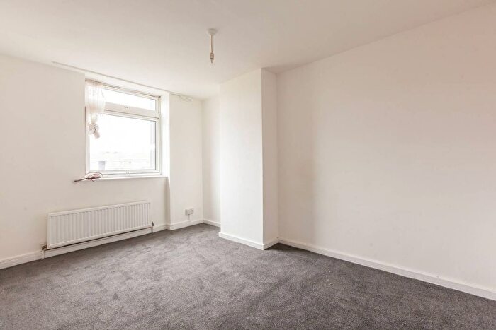 3 Bedroom Flat For Sale In Gale Street, Bow, London, E3