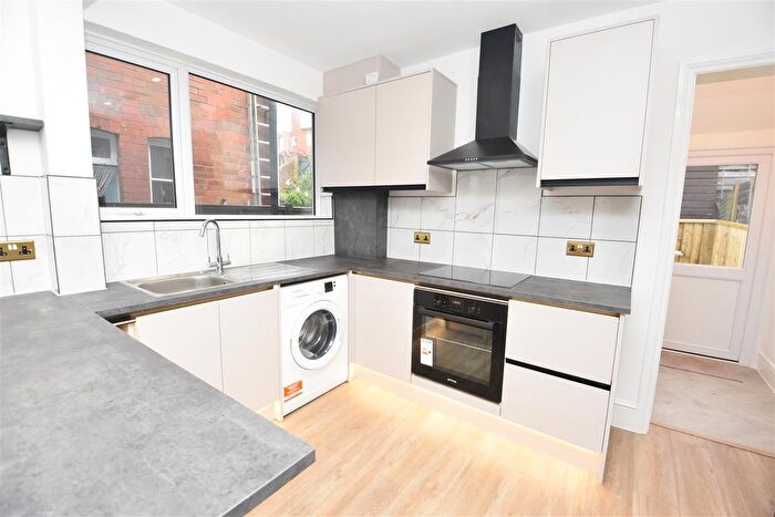 2 Bedroom Flat To Rent In Athelstan Road, Exeter, EX1
