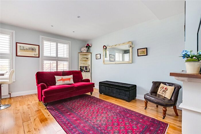 2 Bedroom Flat For Sale In Munster Road, London, SW6