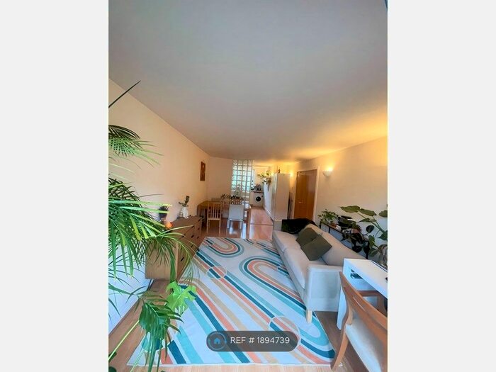 2 Bedroom Flat To Rent In Equity Square, London, E2