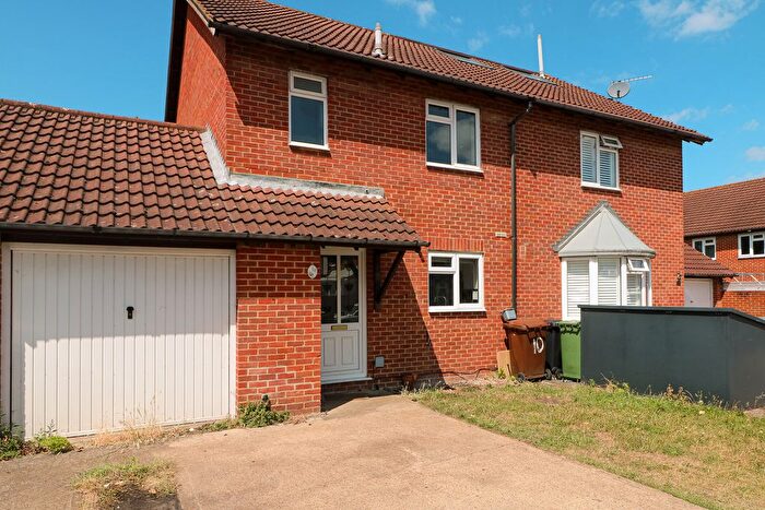 3 Bedroom Semi-Detached House To Rent In Cardinal Close, Worcester Park, KT4