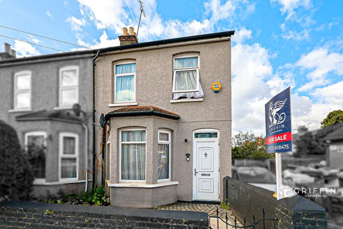 3 Bedroom End Terrace House For Sale In Hathaway Road, Grays, RM17
