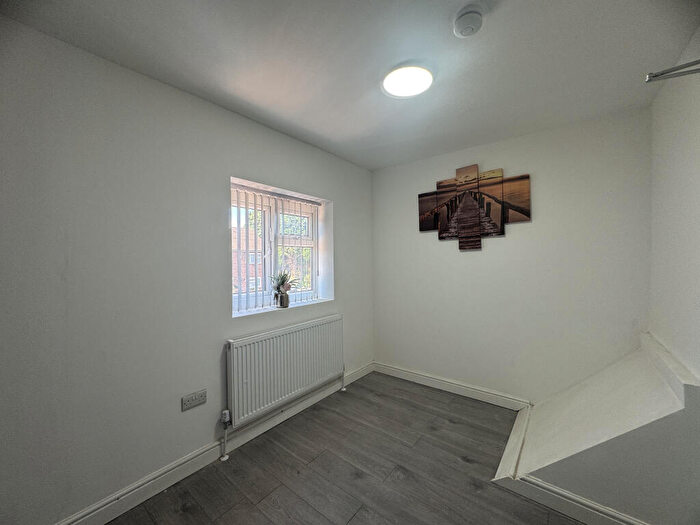1 Bedroom House Of Multiple Occupation To Rent In Oval Road, Tipton, West Midlands, DY4