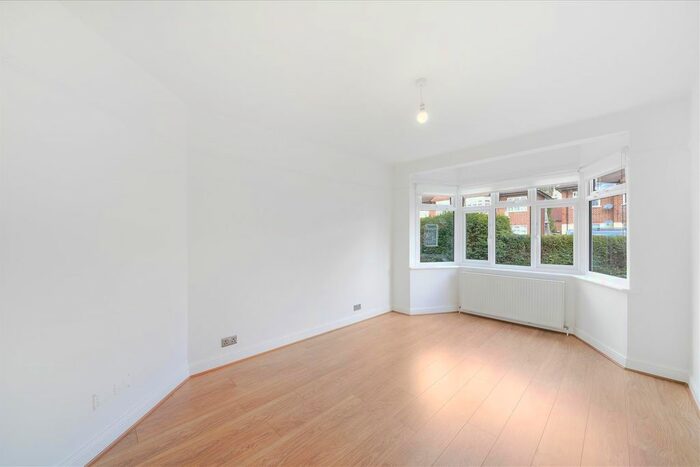 2 Bedroom Flat To Rent In Amesbury Road, Feltham, TW13