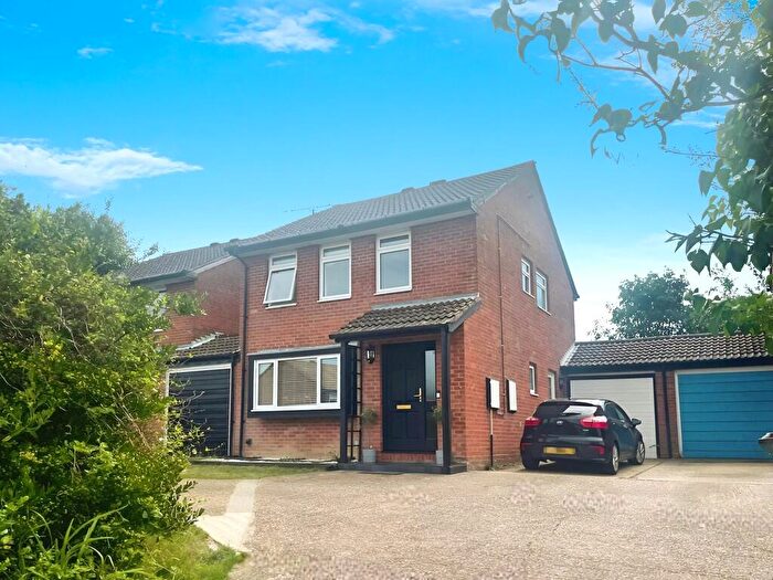 4 Bedroom Link Detached House For Sale In Chennells Way, Horsham, RH12