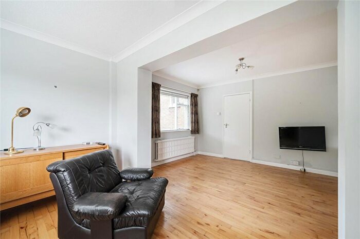 5 Bedroom Detached House For Sale In St. Johns Rise, Woking, Surrey, GU21
