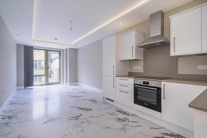 2 Bedroom Flat To Rent In The Mall, London, W5