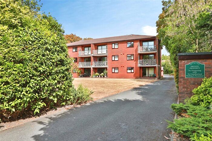2 Bedroom Flat For Sale In West Cliff Road, West Cliff, Bournemouth, Dorset, BH4