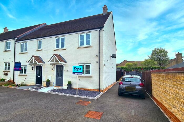 3 Bedroom Semi-Detached House For Sale In Shakespeare Close, Alderton, GL20