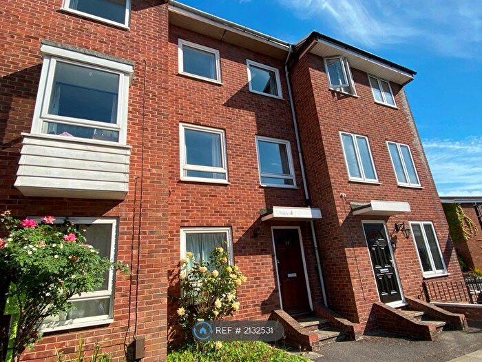 4 Bedroom Terraced House To Rent In Warblington Street, Portsmouth, PO1