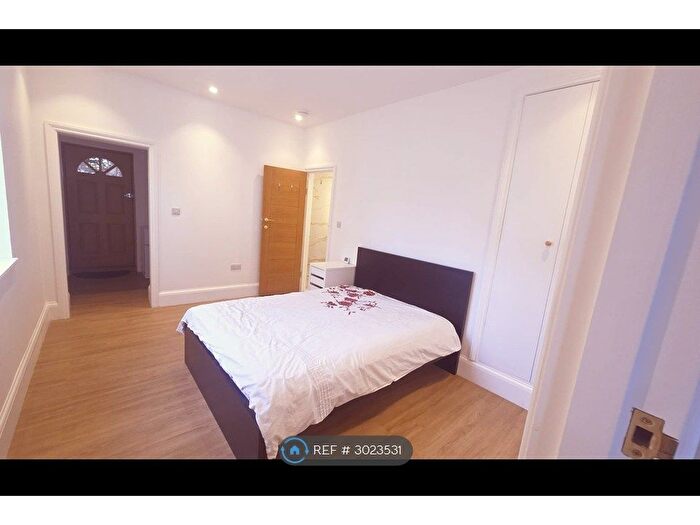 Studio To Rent In Madeira Avenue, Bromley, BR1