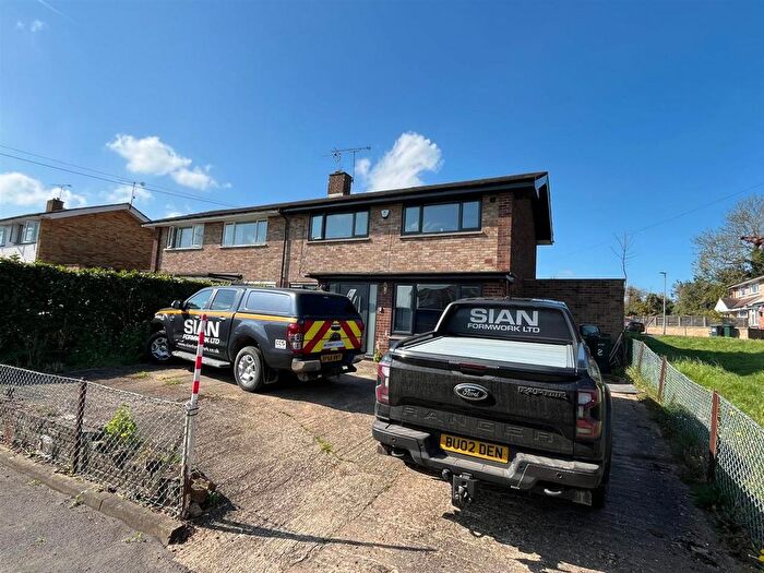3 Bedroom Semi-Detached House To Rent In Buttlehide, Maple Cross, WD3