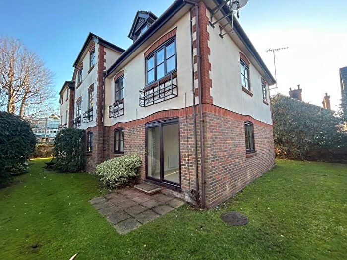 1 Bedroom Flat To Rent In Leas Road, Guildford, GU1