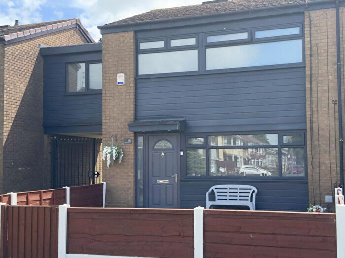 4 Bedroom Semi-Detached House To Rent In Norbreck Gardens, Bolton, Lancashire, BL2