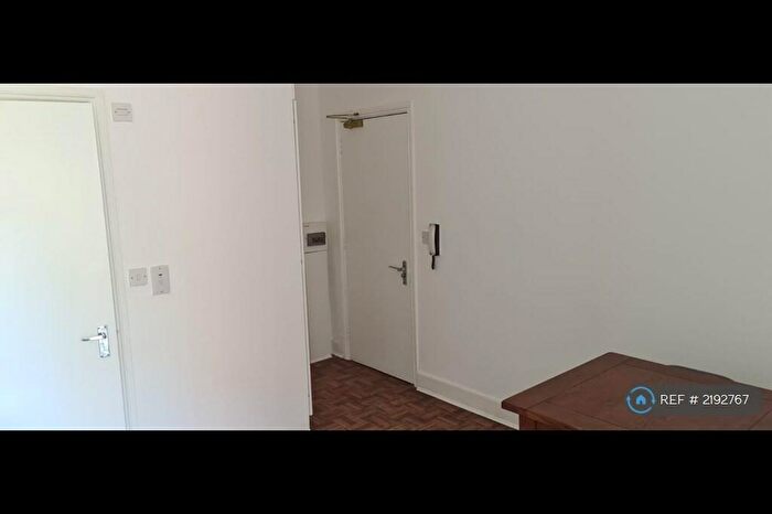 Studio To Rent In Temple Road, Croydon, CR0