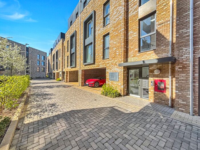 3 Bedroom Flat For Sale In Henty Close, Trumpington, CB2