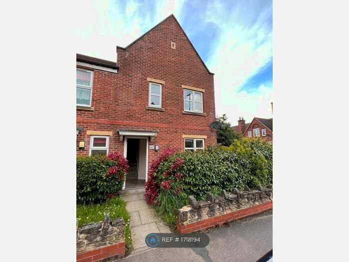 3 Bedroom End Of Terrace House To Rent In Church Drive, Shirebrook, Mansfield, NG20