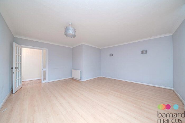 2 Bedroom Apartment To Rent In Manor Road, Barnet, EN5