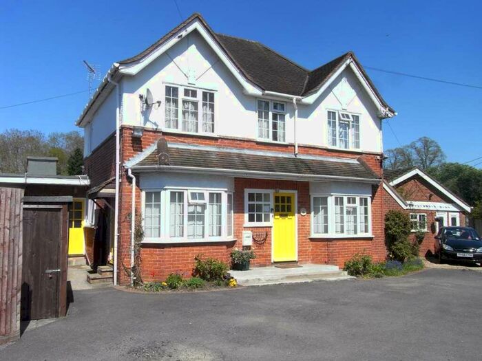 1 Bedroom Flat To Rent In Sulhampstead Road, Burghfield Village, RG30