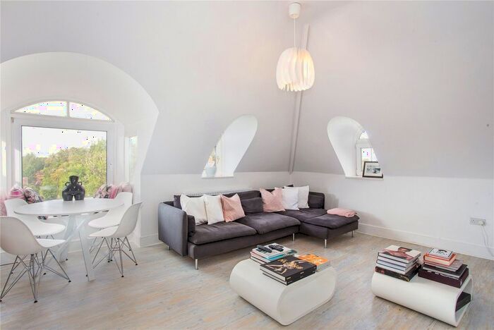 2 Bedroom Flat To Rent In Station Road, Wadhurst, East Sussex, TN5