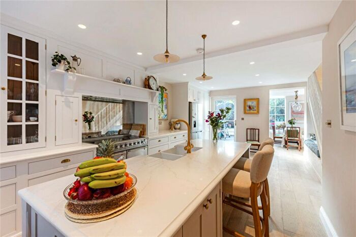 4 Bedroom Terraced House For Sale In Ellesmere Road, London, E3